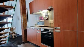 Chic & Spacious CBD Loft - 2 Beds & City