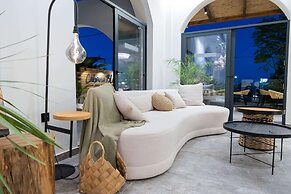 Cabana Blu Hotel & Suites