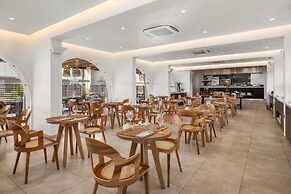 Cabana Blu Hotel & Suites