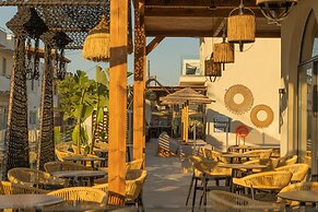 Cabana Blu Hotel & Suites