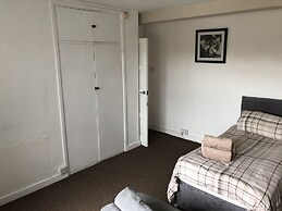 Lovely 2-bed Apartment in Solihull