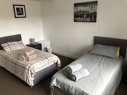 Lovely 2-bed Apartment in Solihull