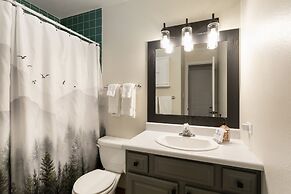 9 Sandstone70 3 Bedroom Condo by RedAwning