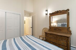 9 Sandstone70 3 Bedroom Condo by RedAwning