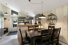 9 Sandstone70 3 Bedroom Condo by RedAwning