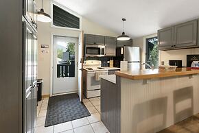 9 Sandstone70 3 Bedroom Condo by RedAwning