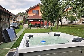 House Pepica With Hot Tub