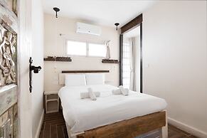 Gorgeous Bauhaus Interior Near the Beach