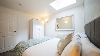 Modern Townhouse Apartment in Stratford Upon Avon With Wifi & Netflix