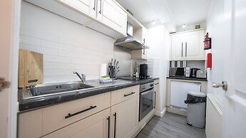Modern Townhouse Apartment in Stratford Upon Avon With Wifi & Netflix