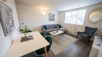 Modern Townhouse Apartment in Stratford Upon Avon With Wifi & Netflix