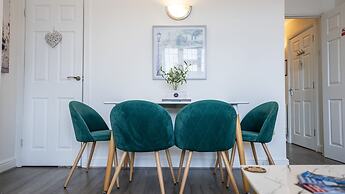 Modern Townhouse Apartment in Stratford Upon Avon With Wifi & Netflix