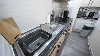 Modern Townhouse Apartment in Stratford Upon Avon With Wifi & Netflix