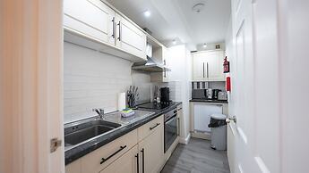 Modern Townhouse Apartment in Stratford Upon Avon With Wifi & Netflix