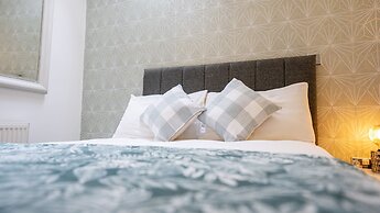 Modern Townhouse Apartment in Stratford Upon Avon With Wifi & Netflix