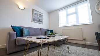 Modern Townhouse Apartment in Stratford Upon Avon With Wifi & Netflix