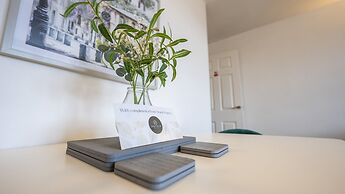 Modern Townhouse Apartment in Stratford Upon Avon With Wifi & Netflix