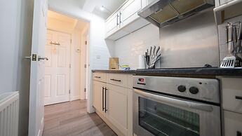 Modern Townhouse Apartment in Stratford Upon Avon With Wifi & Netflix