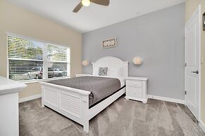 Comfy, Spacious, Newly Decorated With Lovely Pool Near Disney!