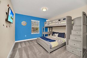 Comfy, Spacious, Newly Decorated With Lovely Pool Near Disney!