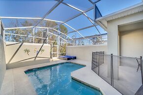 Comfy, Spacious, Newly Decorated With Lovely Pool Near Disney!