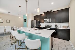 Comfy, Spacious, Newly Decorated With Lovely Pool Near Disney!