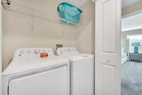 Comfy, Spacious, Newly Decorated With Lovely Pool Near Disney!