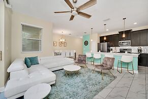 Comfy, Spacious, Newly Decorated With Lovely Pool Near Disney!