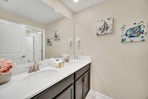 Comfy, Spacious, Newly Decorated With Lovely Pool Near Disney!