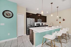 Comfy, Spacious, Newly Decorated With Lovely Pool Near Disney!