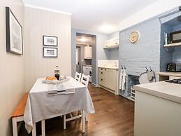 6 Coastal Cottages
