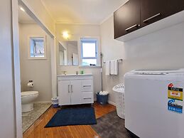 Cosy Unit by Airport - Heat Pump - WIFI