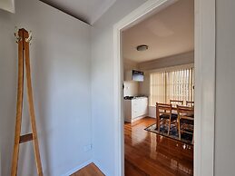 Cosy Unit by Airport - Heat Pump - WIFI