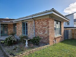 Cosy Unit by Airport - Heat Pump - WIFI