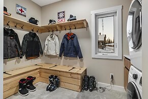 Chalet Monashee-brand New High End W/amazing Views