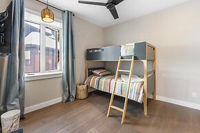 Chalet Monashee-brand New High End W/amazing Views