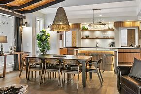 Chalet Monashee-brand New High End W/amazing Views