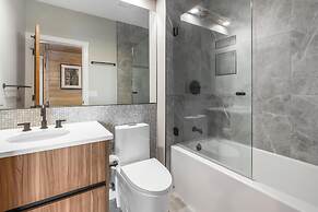 Chalet Monashee-brand New High End W/amazing Views