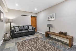 Chalet Monashee-brand New High End W/amazing Views