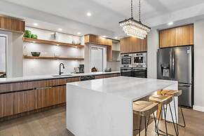 Chalet Monashee-brand New High End W/amazing Views