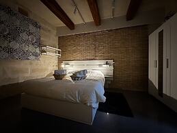 Heritage Living Apartment With Spectacular Views