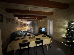 Heritage Living Apartment With Spectacular Views