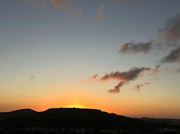 Heritage Living Apartment With Spectacular Views