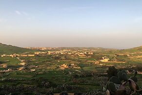 Heritage Living Apartment With Spectacular Views