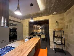 Heritage Living Apartment With Spectacular Views