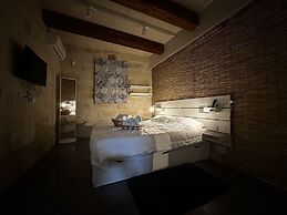 Heritage Living Apartment With Spectacular Views