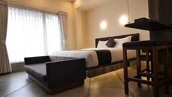 DE GLANCE HOTEL