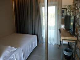 Comfort Suites and Rooms