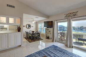 Dock Holiday 2 Bedroom Condo by Redawning