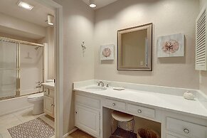 Dock Holiday 2 Bedroom Condo by Redawning